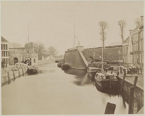 Geplaatst op 23 juli 2005  klein poortje