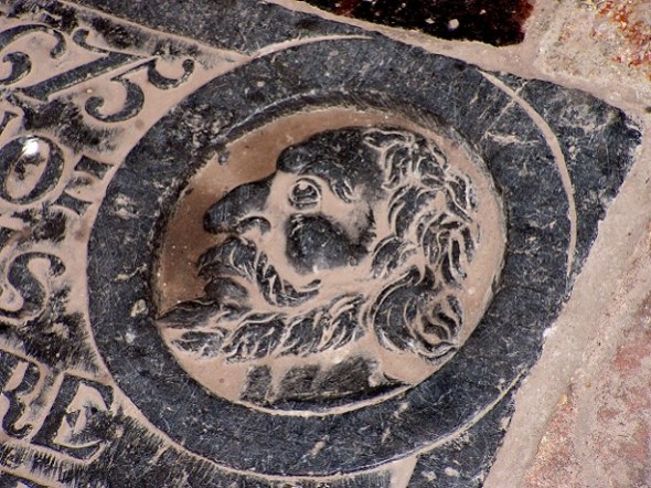 Grafsteen van ds, Tiliking in de kerk van Leegkerk.